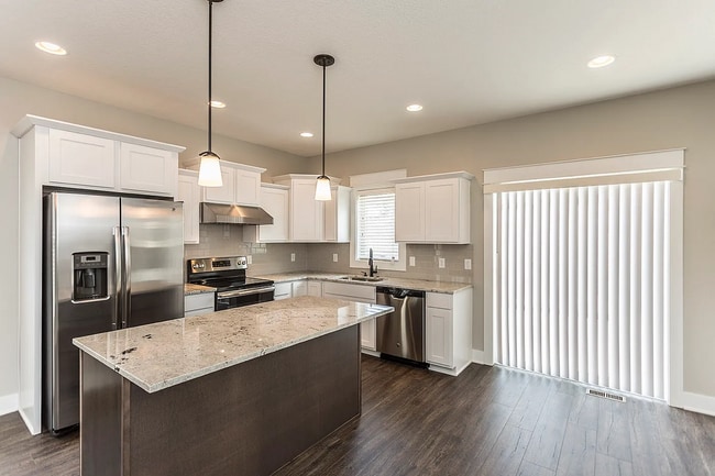 Building Photo - Spacious 4-Bedroom Home in Urbandale | Fin...