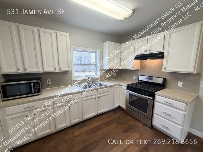 Building Photo - 531 James Ave SE