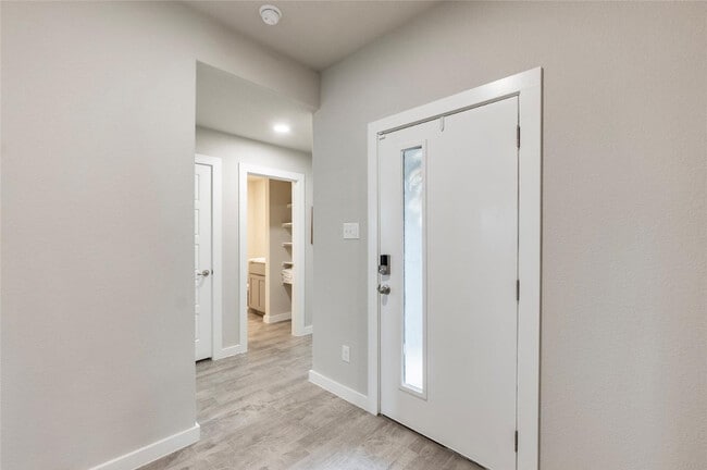 Building Photo - 1533 Frst Pk Dr