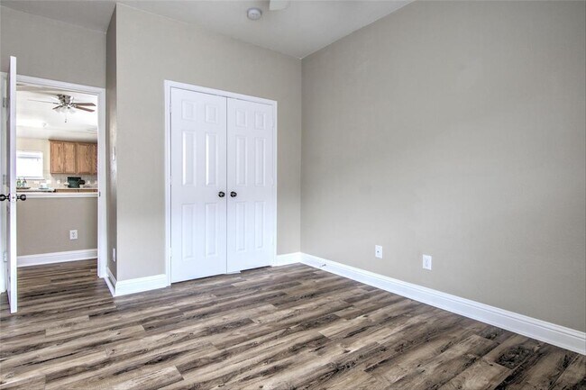 Building Photo - 518 Cedar Branch Dr