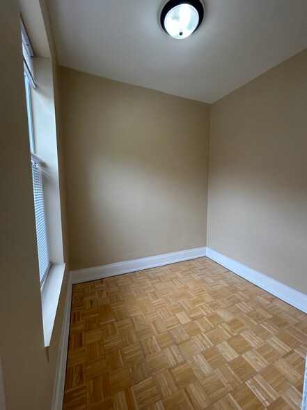 Building Photo - 2442 W Iowa St