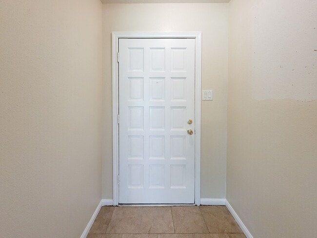 Building Photo - NICE 3 BEDROOM 2 BATH LEASE HOME IN SPRING...