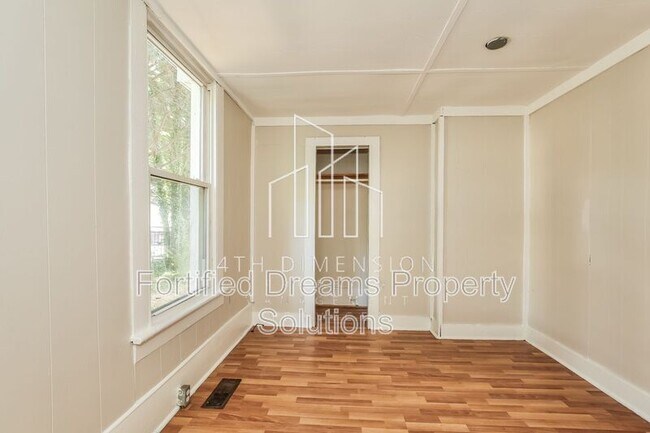 Building Photo - 2214 Nissen Ave