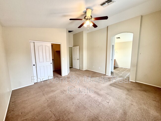 Building Photo - 43385 W Chisholm Dr