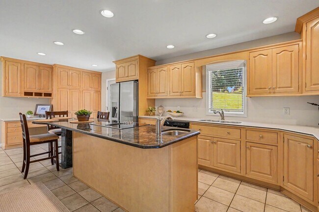 Building Photo - 209 Casparus Way