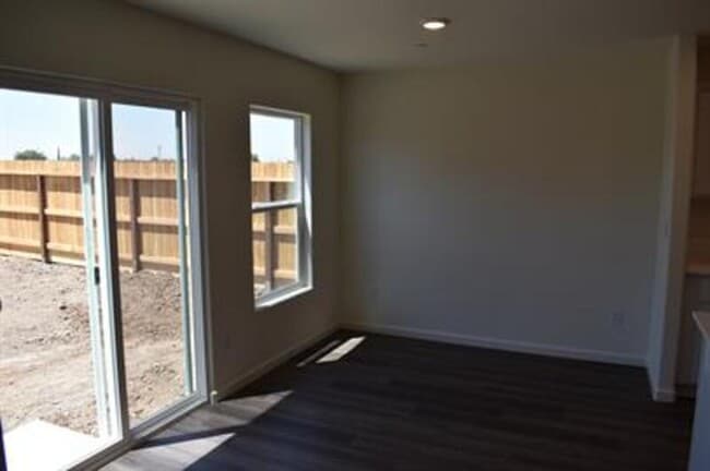 Building Photo - 4543 Iris Ct