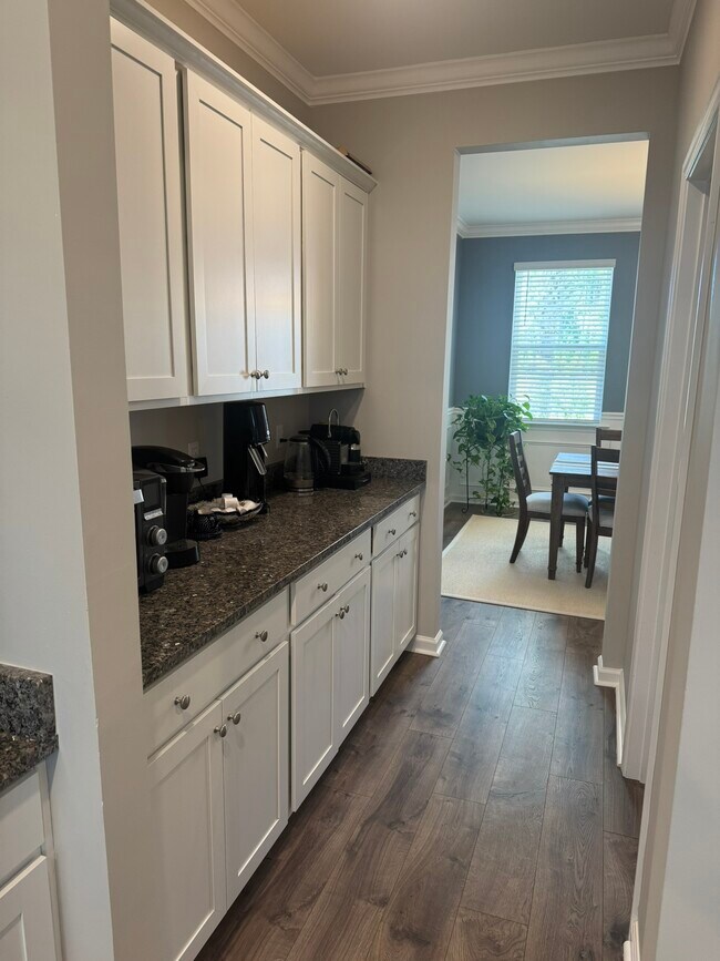 Building Photo - 135 Airy Dr
