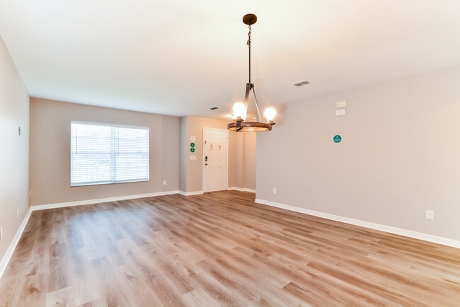 Building Photo - 1382 Karok St