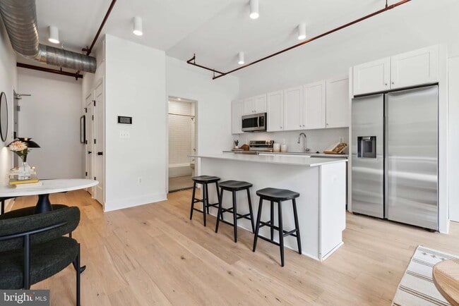 Building Photo - 901 King St