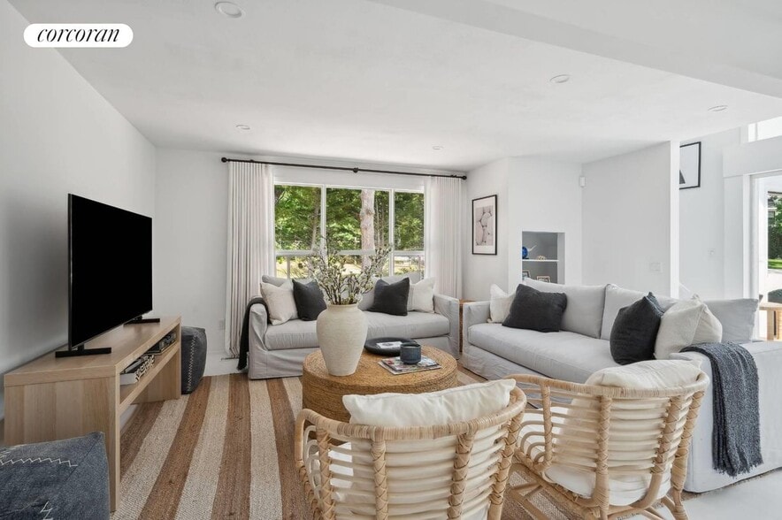 Building Photo - 201 Cove Hollow Rd