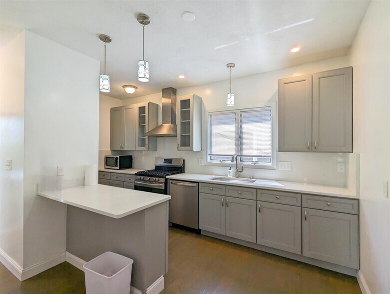 Building Photo - 108 W Quincy St