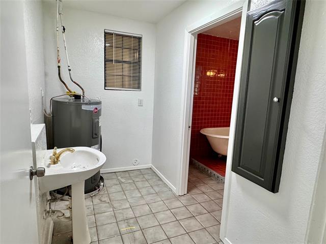 Building Photo - 1726 FM 2048