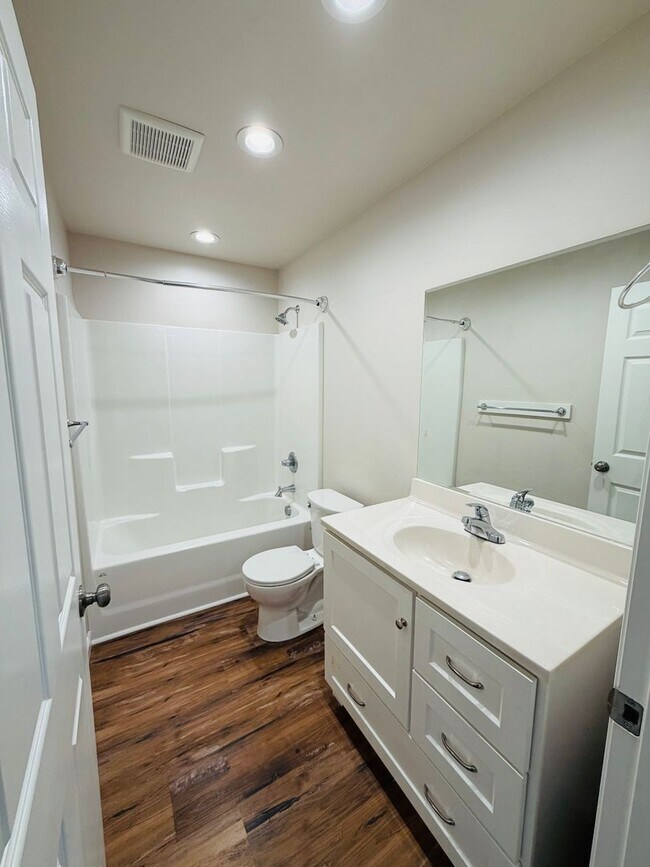 Building Photo - Well-designed 3BD/2BA newer build offers a fantastic layout with flexible living space.