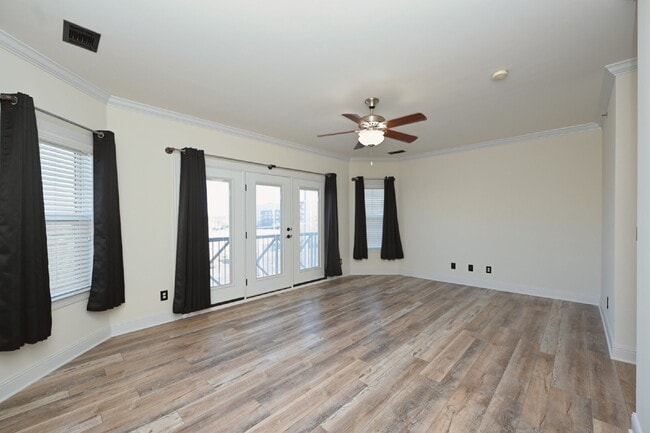 Building Photo - Spacious Germantown Gem!