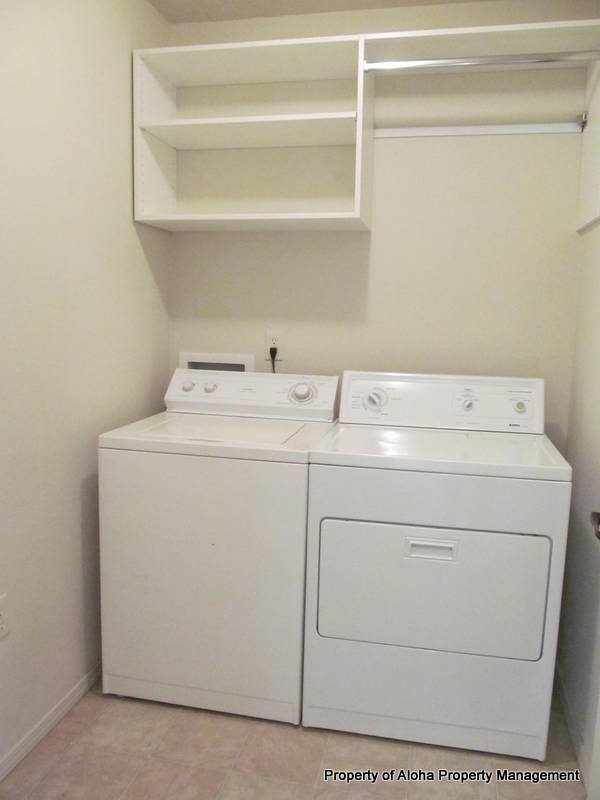 Building Photo - 1049 W Pine Ave