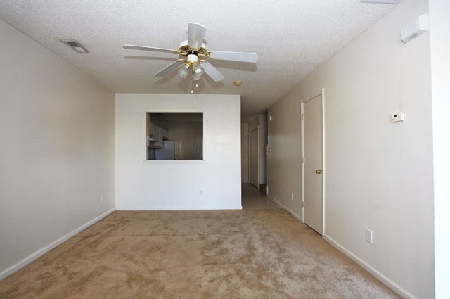 Building Photo - Close to area splash pad and parks