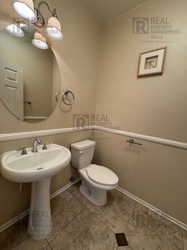 Building Photo - Spacious & Stylish 5-Bed, 3-Bath Home in Prime Murrieta Location