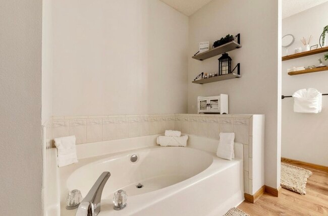 Building Photo - 1389 Camelback Dr