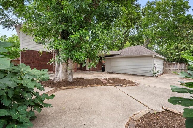 Building Photo - 6614 Berrytree Ln
