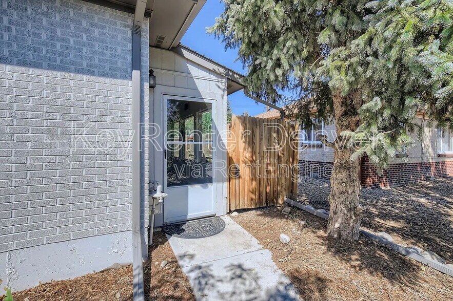 Building Photo - 5327 Independence St