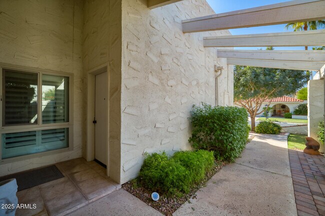 Building Photo - 5519 N 71st Pl