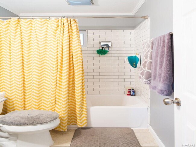 Building Photo - Adorable 3 bedroom/1 Bath in Forest Hills!