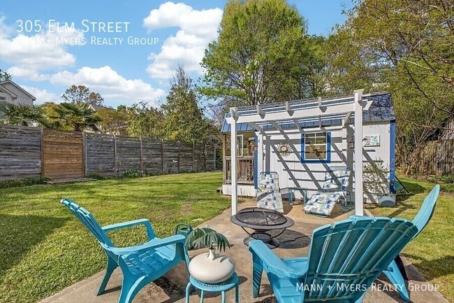 Building Photo - 305 Elm St