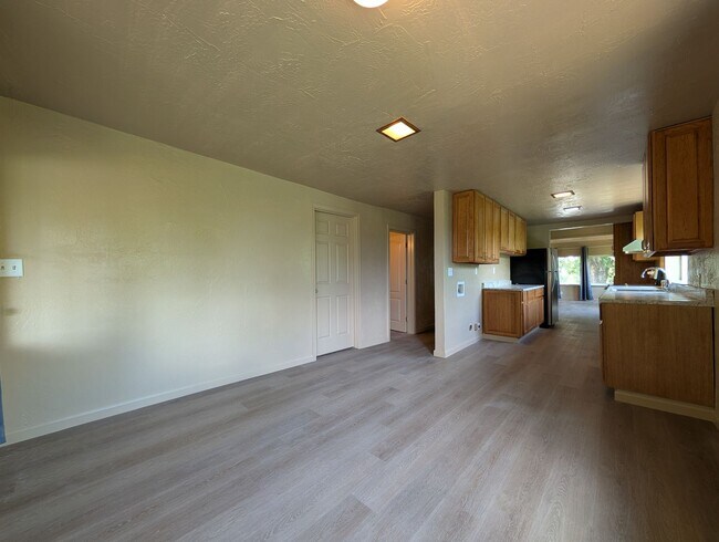 Building Photo - Great 3 bed/1bath home in Springfield!