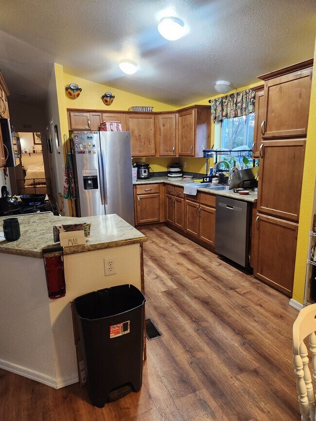 Building Photo - Available NOW! Home in Christmas Tree estates