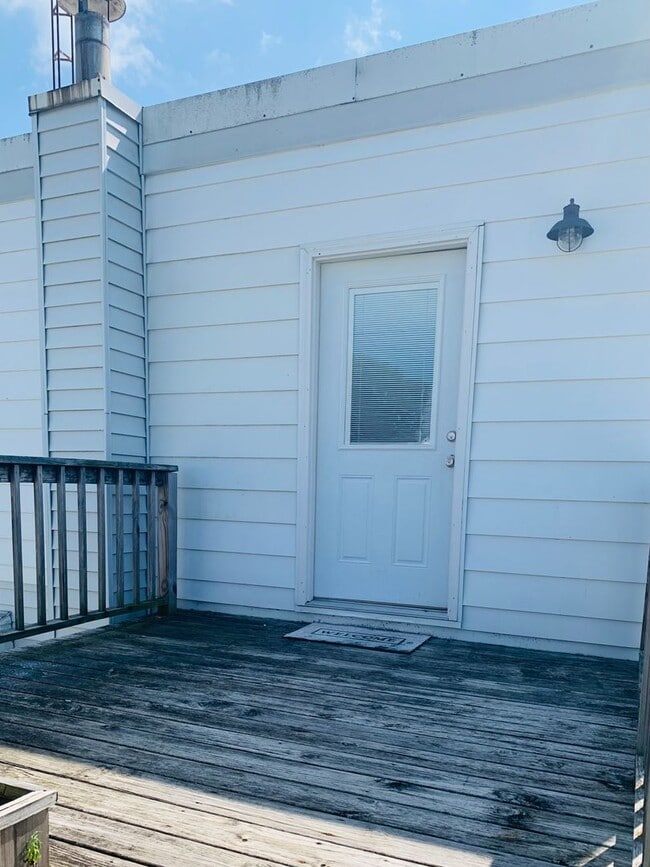 Building Photo - 107 Melmore St