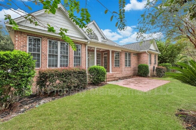 Building Photo - 5 Southernwood Pl