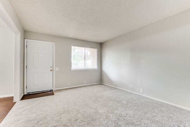 Building Photo - A Walnut Hill Wonder Townhome!