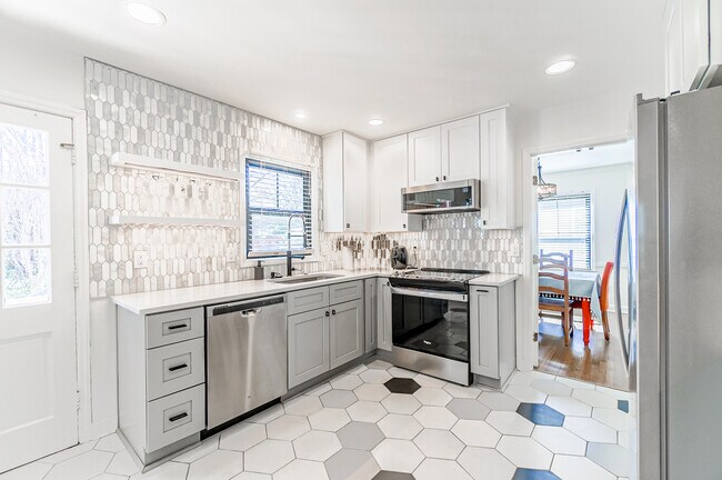 Kitchen - 5321 Providence Rd