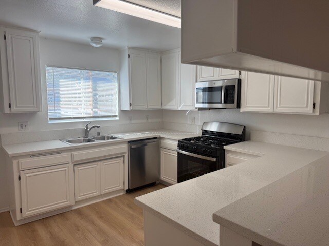 Building Photo - 17178 Chatsworth St