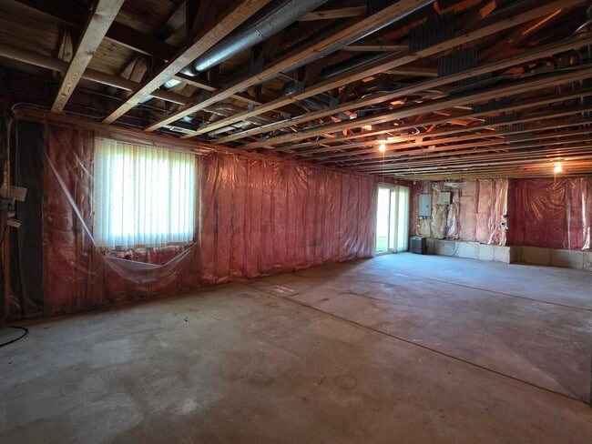 Building Photo - 24 E Honeysuckle Dr