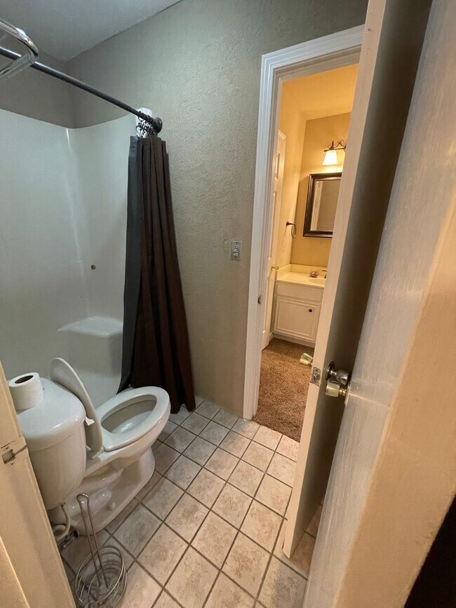 Building Photo - MOVE IN SPECIAL $250 OFF FIRST MONTH'S REN...