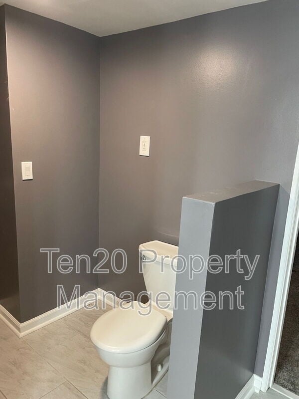 Building Photo - 3211 Maricopa Dr