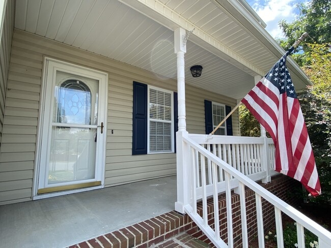 Building Photo - 346 Cresthaven Dr