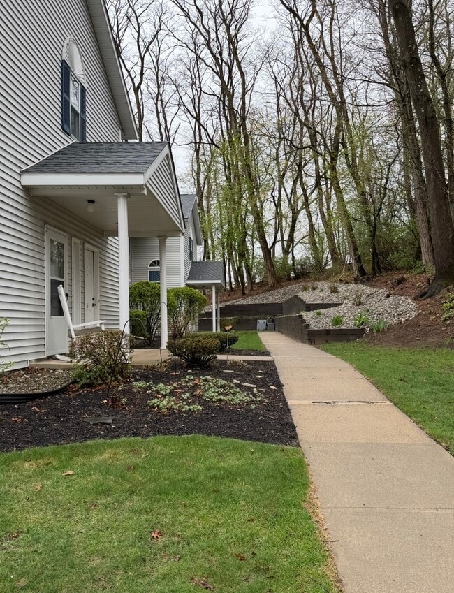 Building Photo - 1307 Greenwich Dr