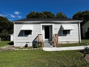 Building Photo - 2 Bedroom 1 Bath House with garage