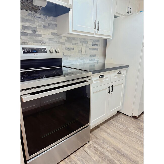 Building Photo - 18511 Egret Bay Blvd