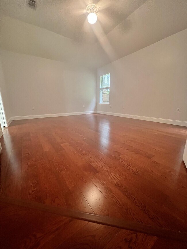 Building Photo - 4204 White Tail Cir