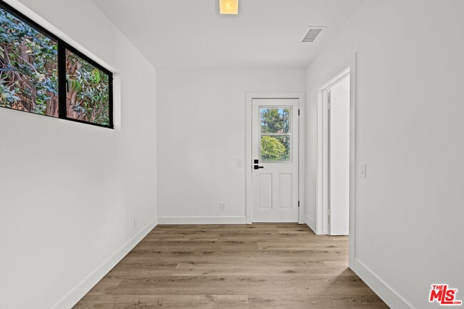 Building Photo - 1027 Acanto Pl