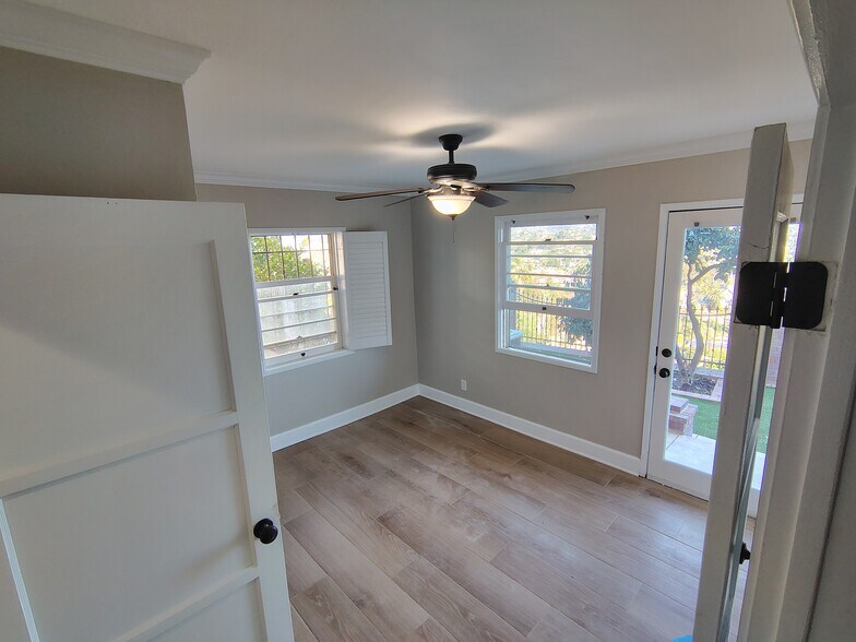 Building Photo - 4343 Valle Dr