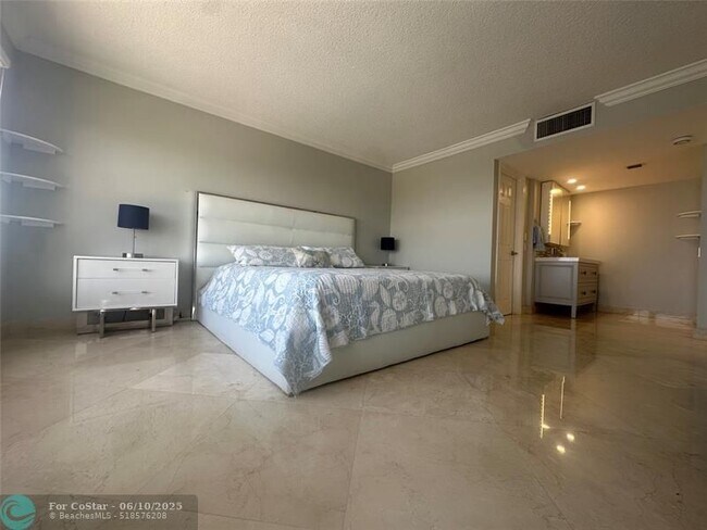 Building Photo - 3500 Galt Ocean Dr