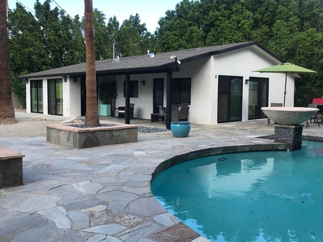 Very private yard and pool - 435 E Chuckwalla Rd
