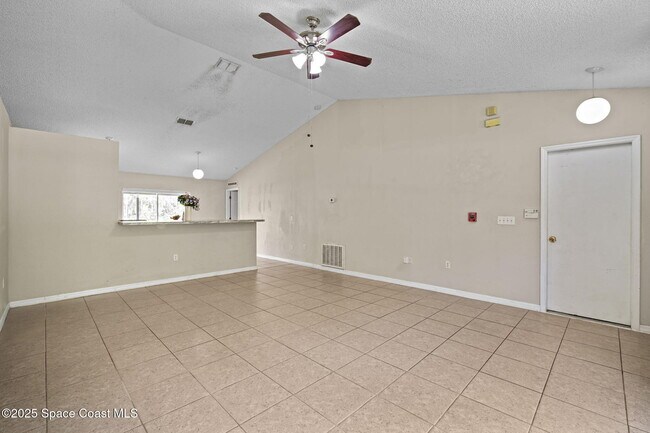 Building Photo - 411 Oceanside St