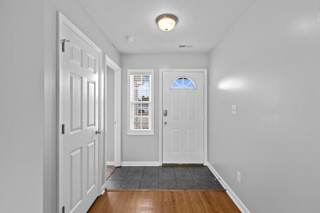 Building Photo - Ranch with fenced yard in Swansboro HS Dis...