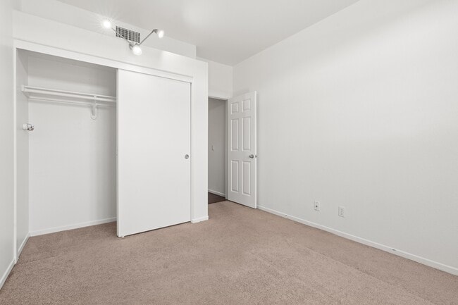 Building Photo - 12650 Springbrook Dr