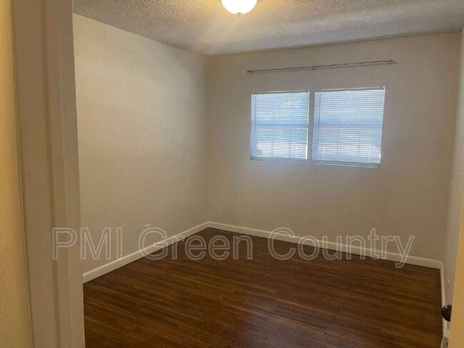 Building Photo - 4373 S Yale Ave